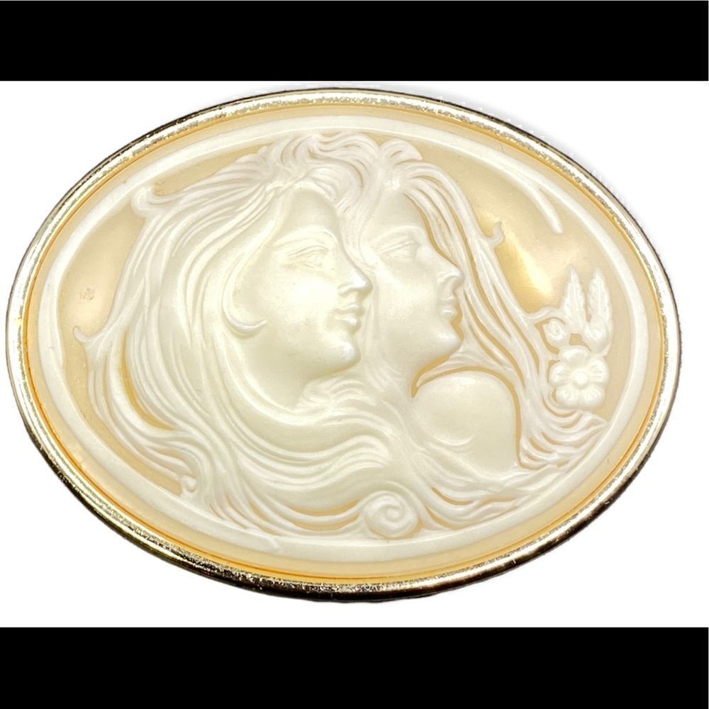Vintage Victorian Art Nouveau Cameo Oval gold tone Gilt Frame Brooch pin 1970s